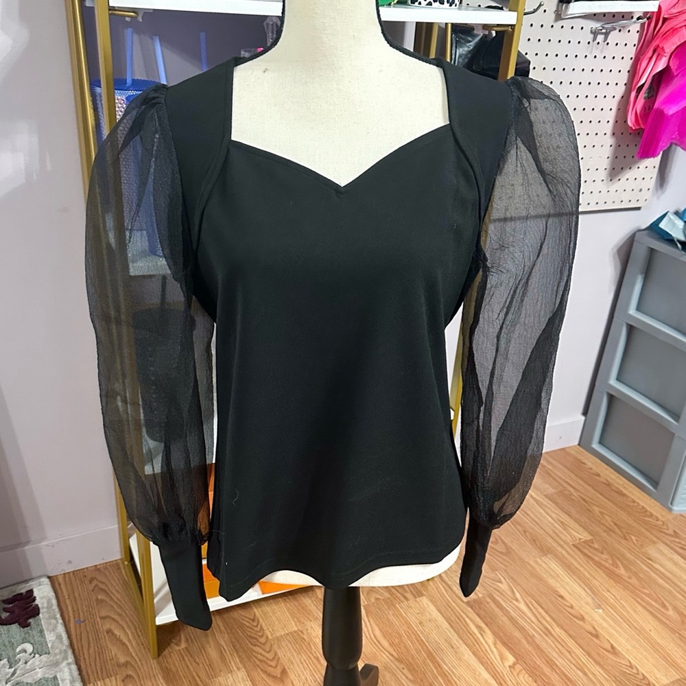 ✨NEW✨ Black Sheer Sleeve Top!
